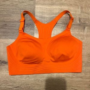 orange sports bra🧡